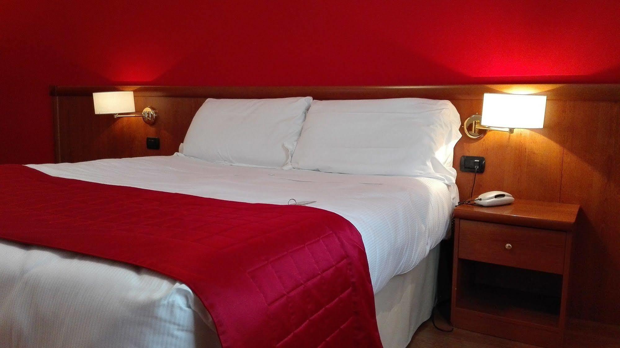 Garden Hotel Latina Extérieur photo